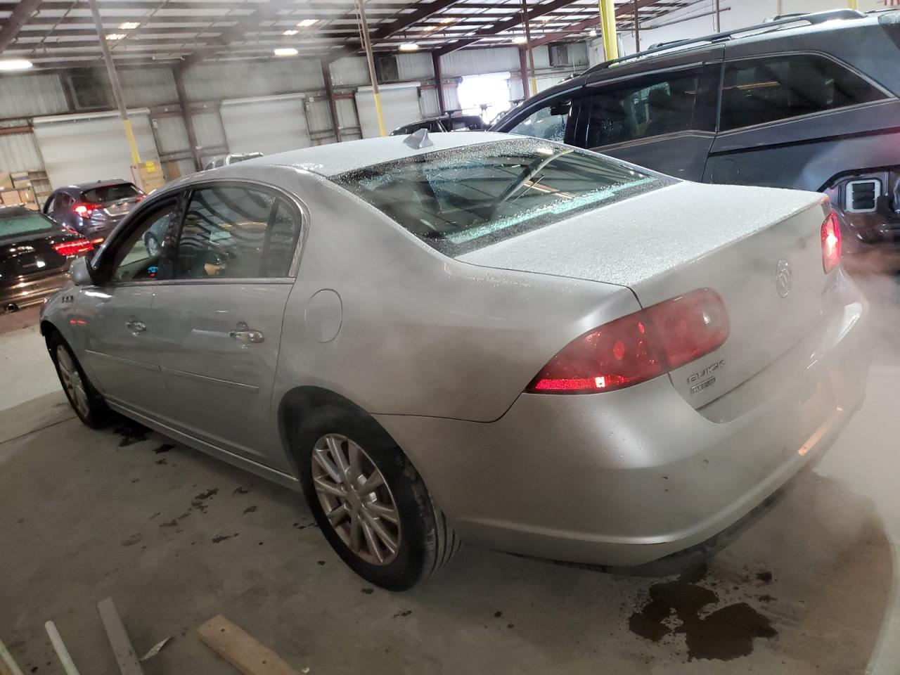 2011 Buick Lucerne - Image 2