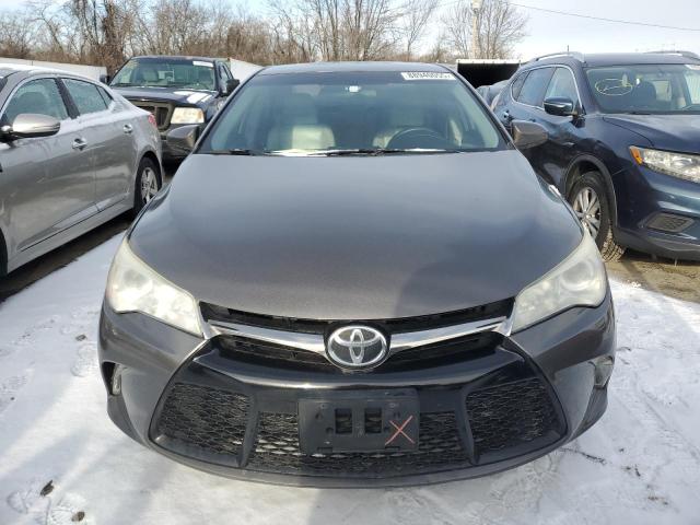  TOYOTA CAMRY 2015 Серый