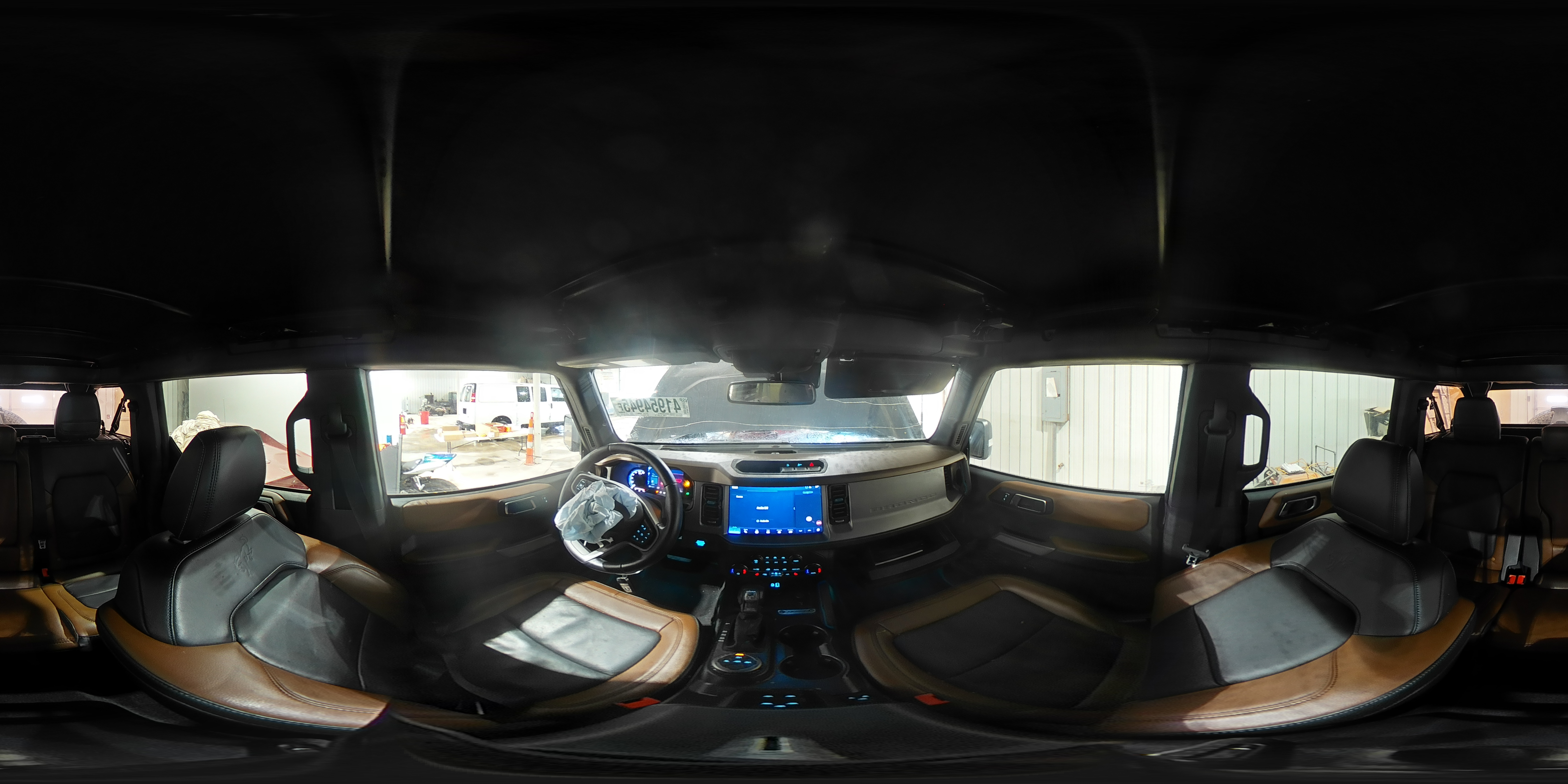 2023 Ford Bronco - Image 13