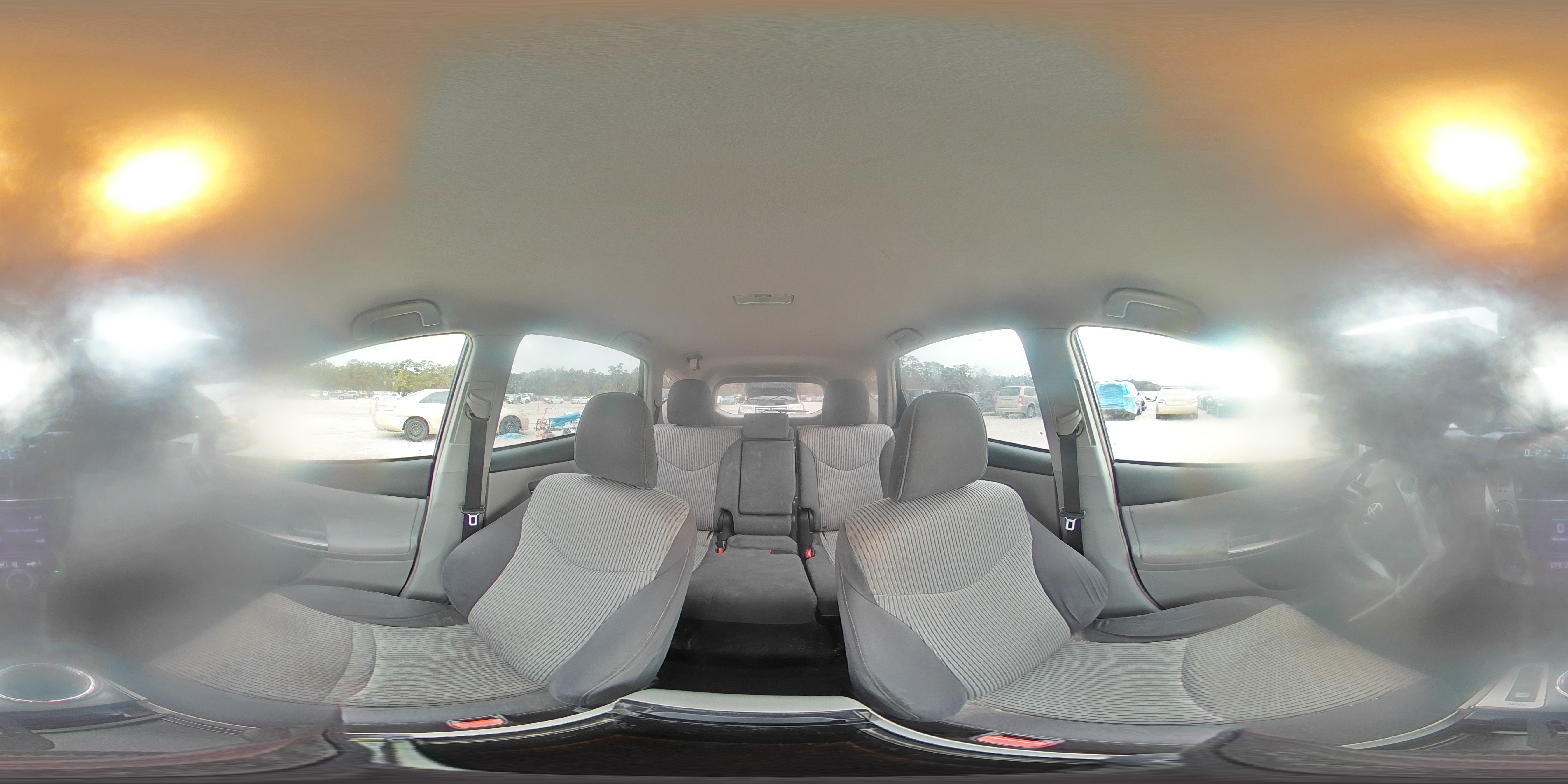 2015 Toyota Prius - Image 16