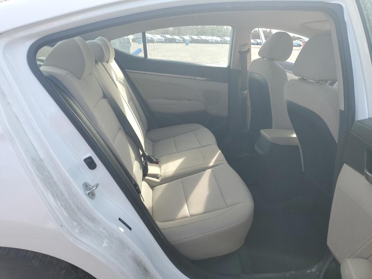 2018 Hyundai Elantra - Image 10