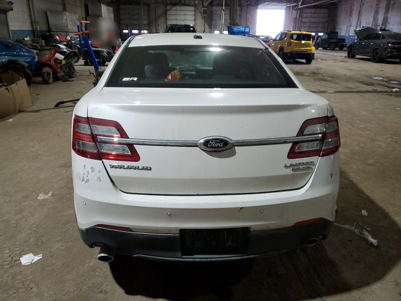 2015 Ford Taurus - Image 6