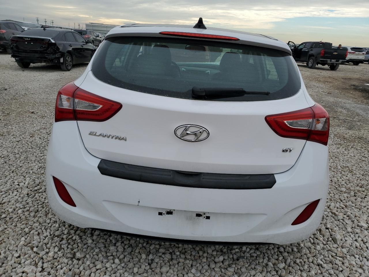2015 Hyundai Elantra - Image 6