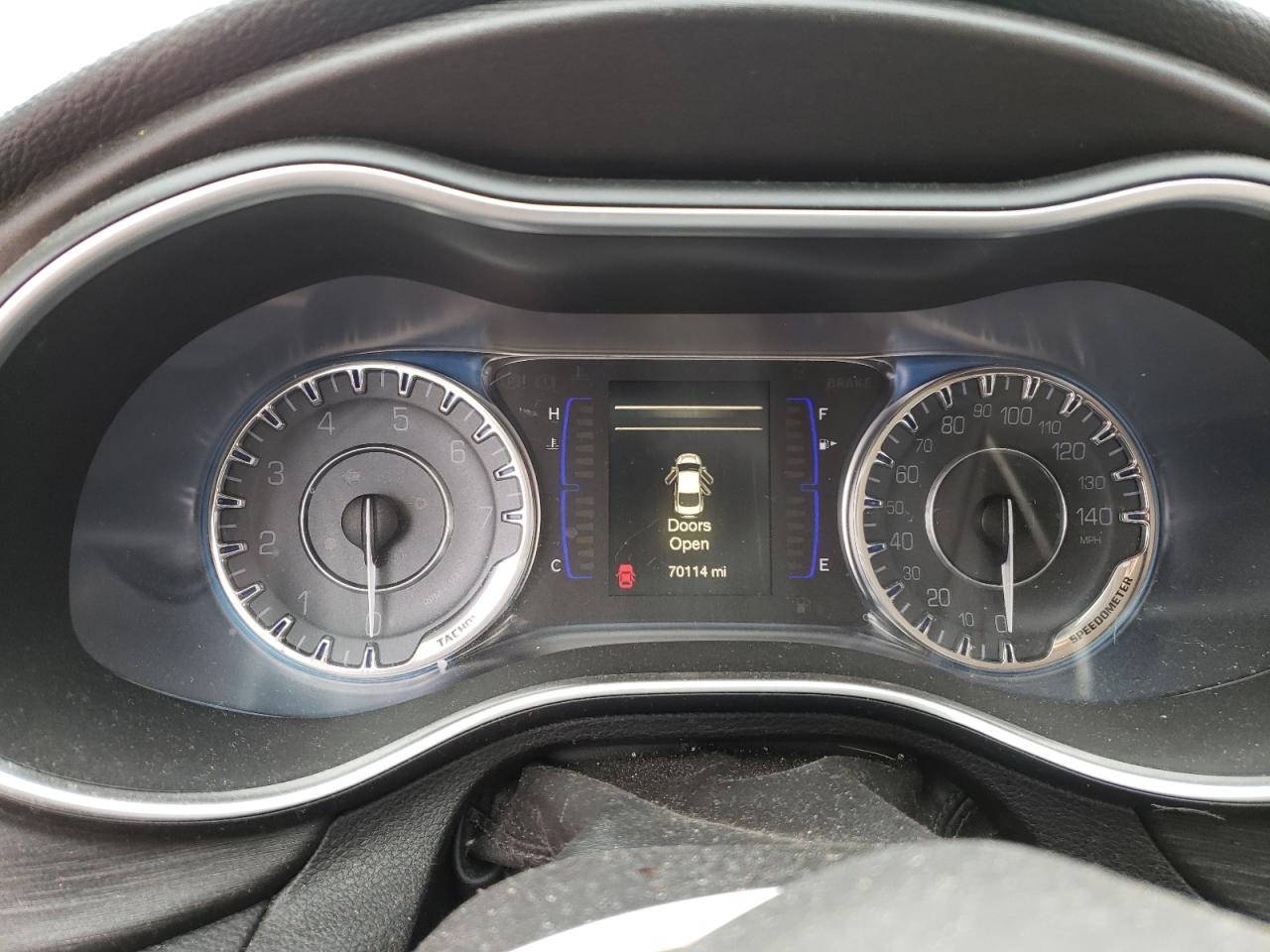 2016 Chrysler 200 - Image 9