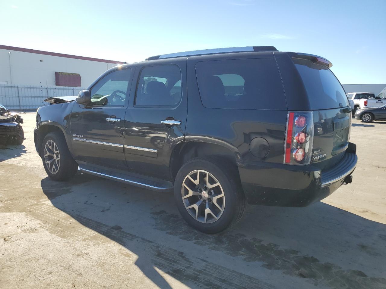2011 GMC Yukon - Image 2