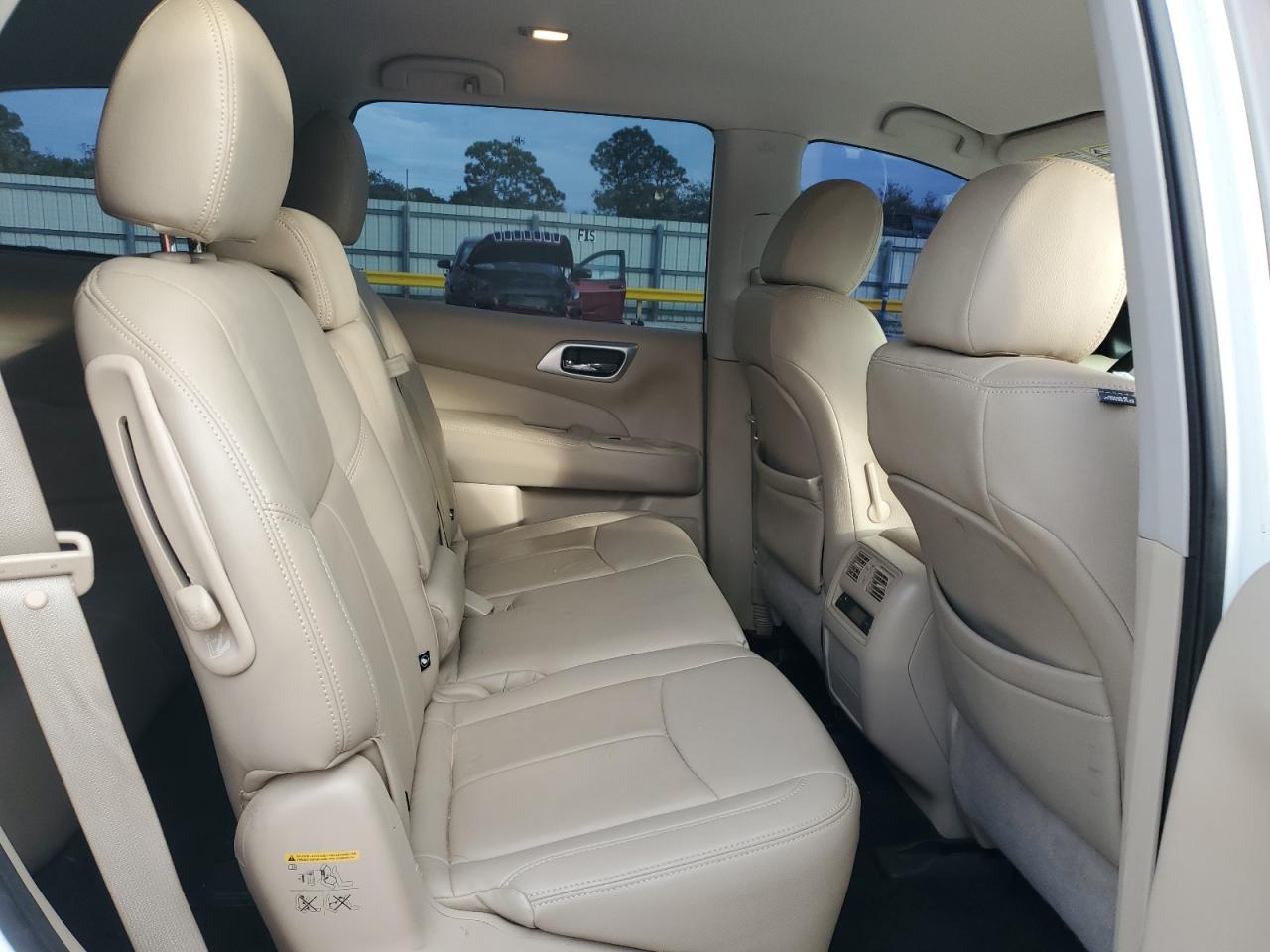 2017 Nissan Pathfinder - Image 11