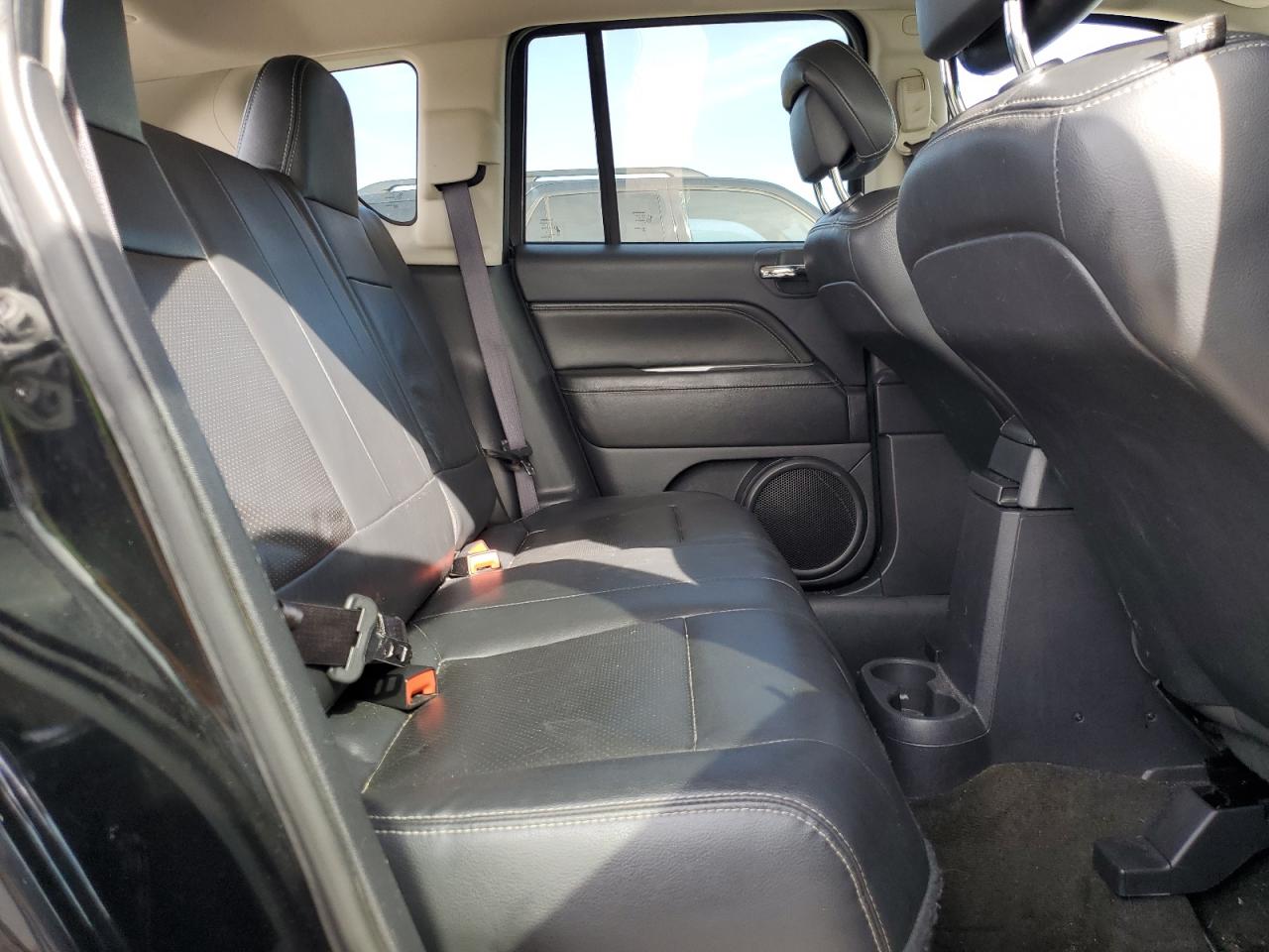 2016 Jeep Compass - Image 11
