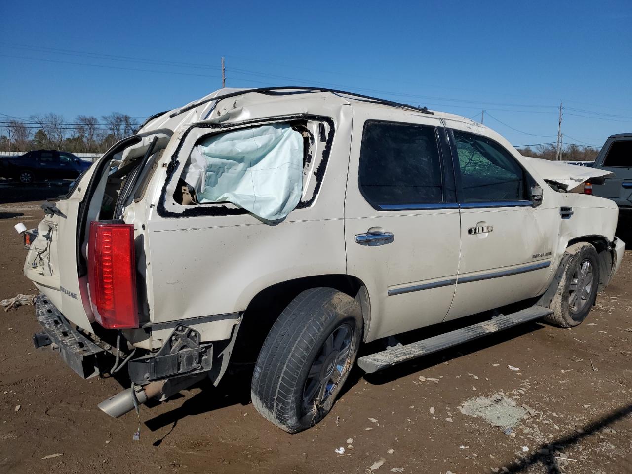 2010 Cadillac Escalade - Image 3