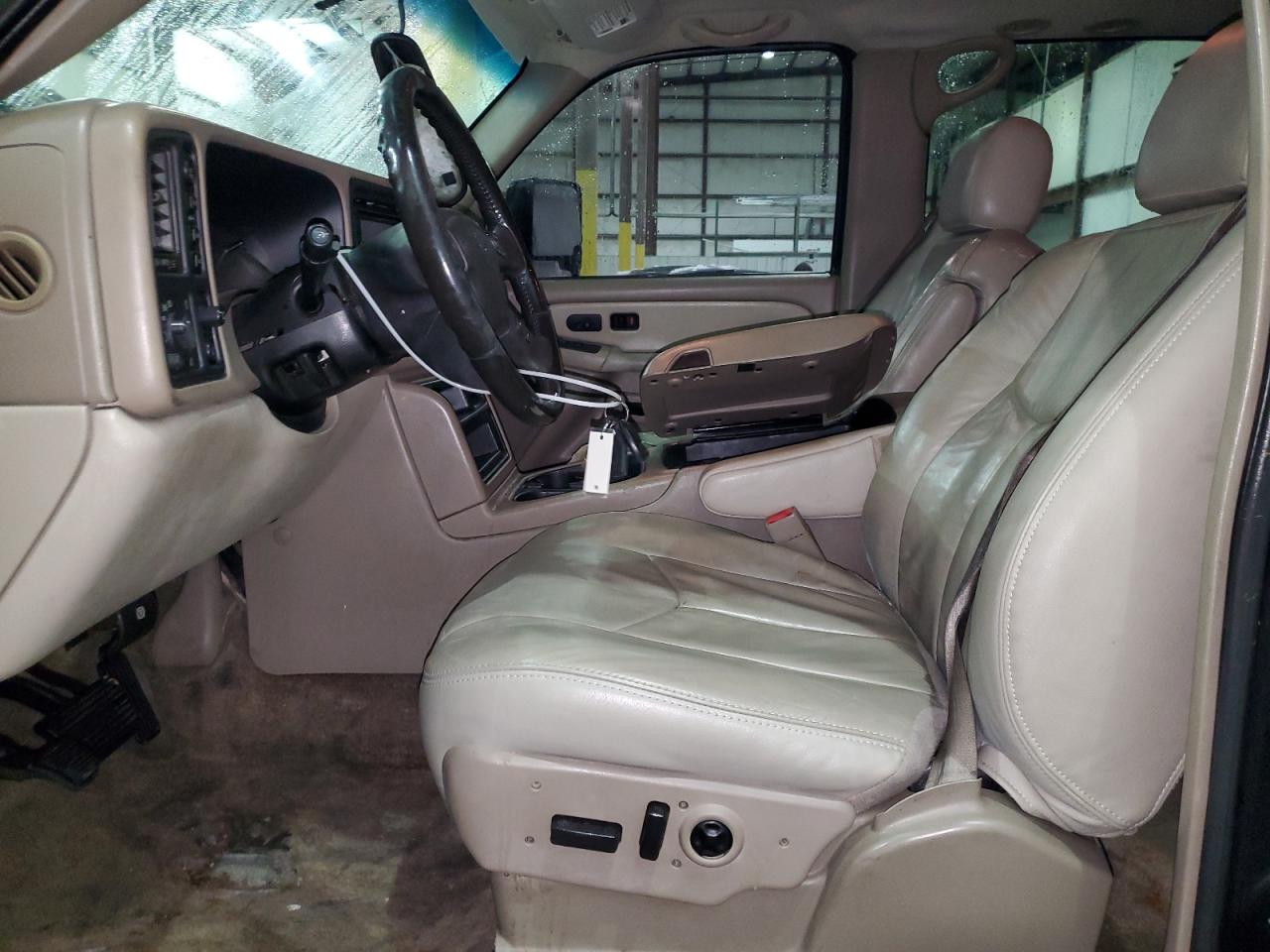 2003 Chevrolet Suburban - Image 7