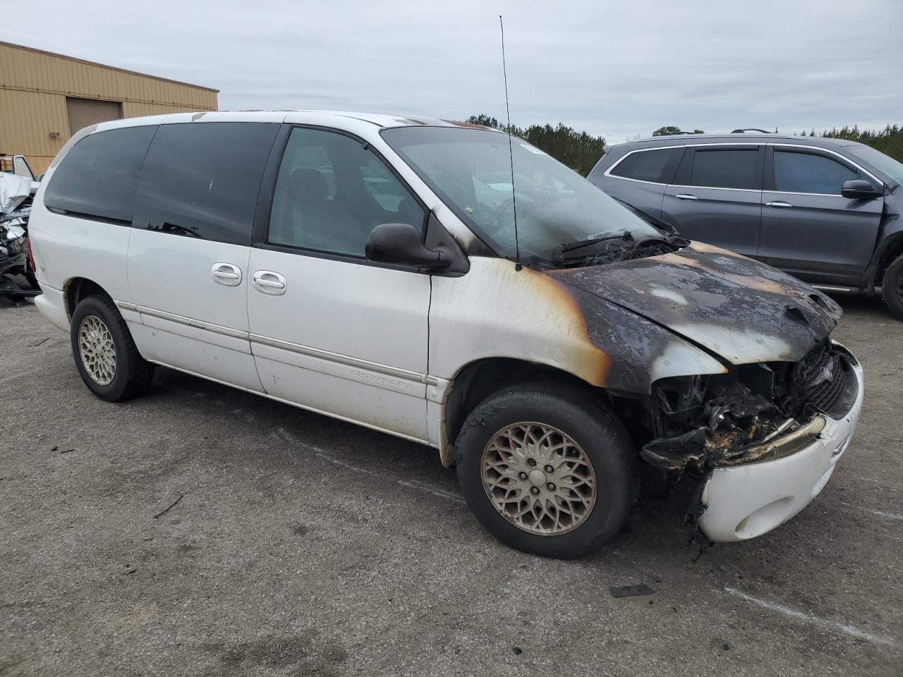 1998 Chrysler Town & Country - Image 4