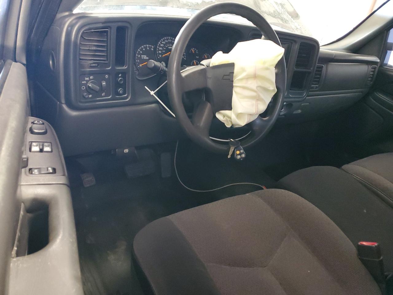 2005 Chevrolet Silverado - Image 8