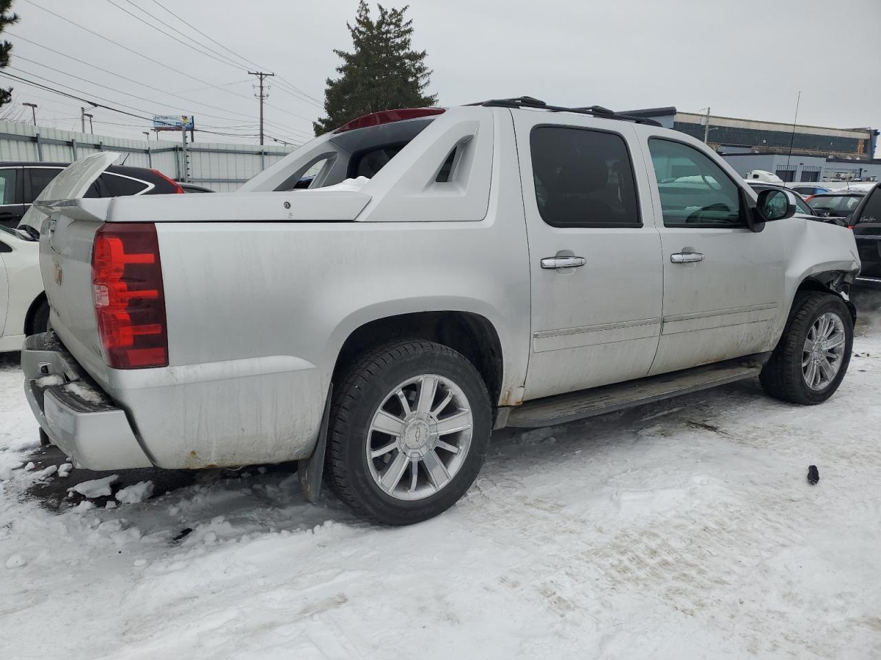 2012 Chevrolet Avalanche - Image 3