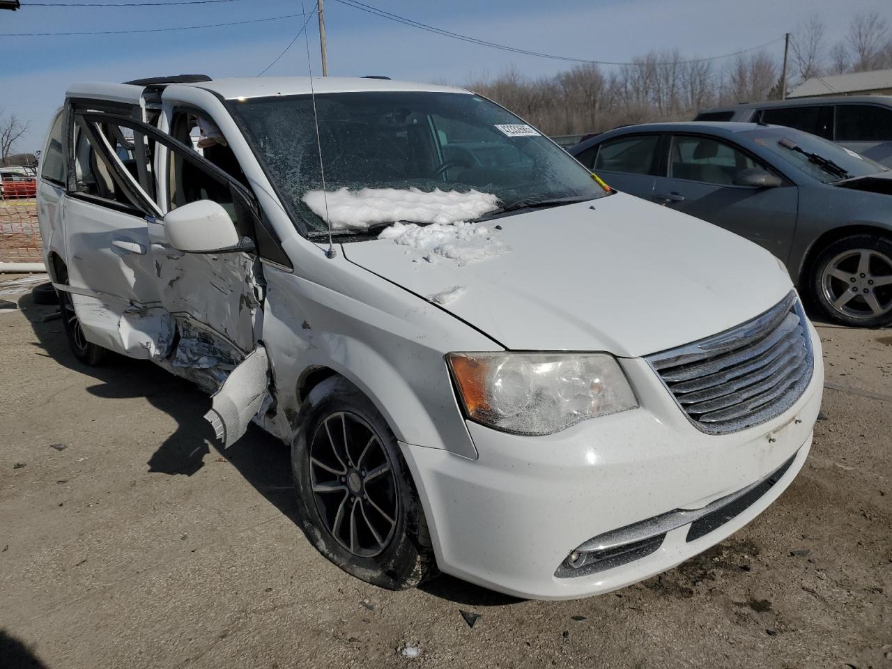 2014 Chrysler Town & Country - Image 4