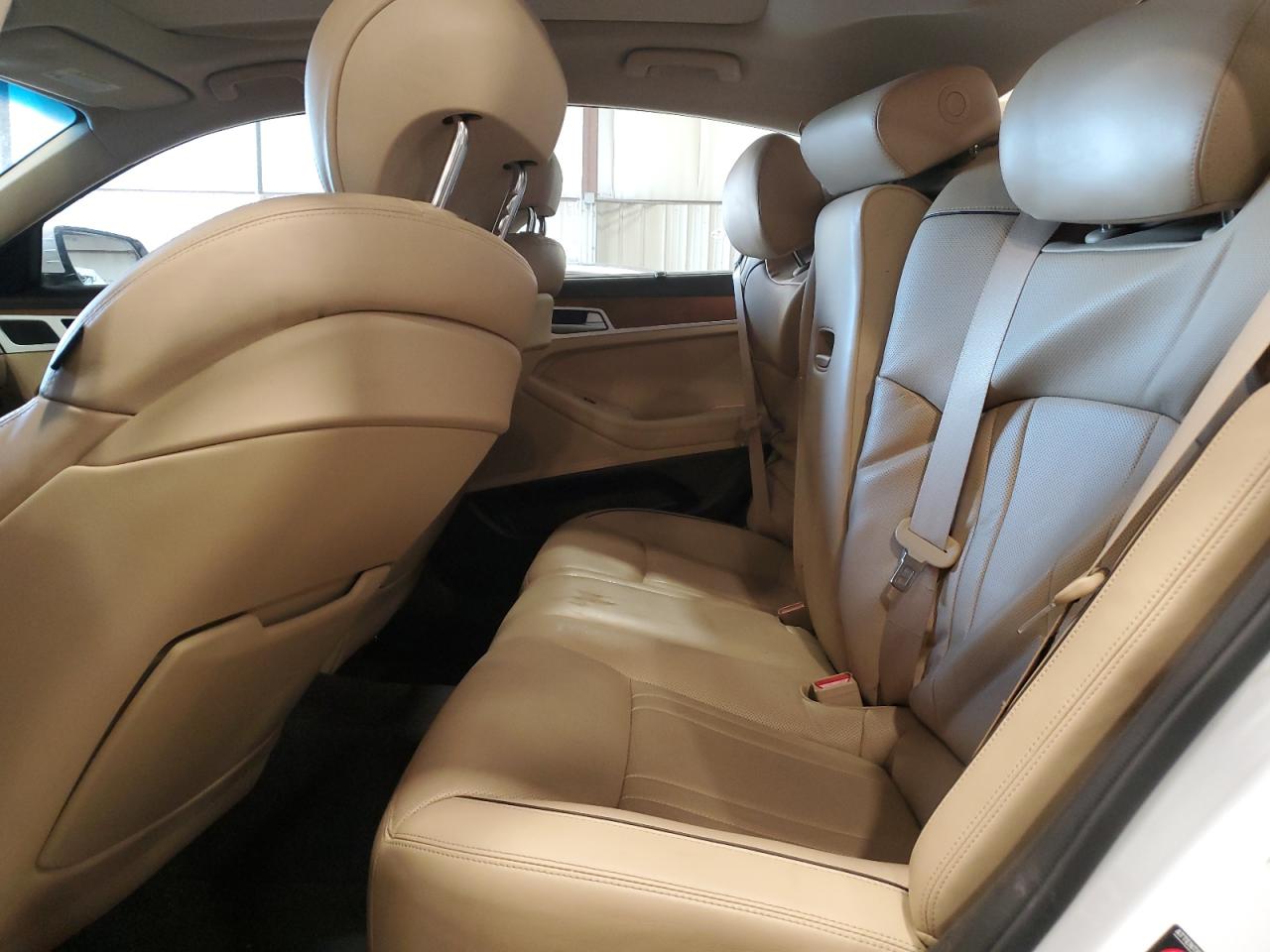 2017 Hyundai Genesis - Image 10