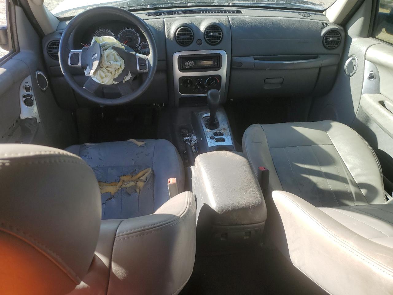 2005 Jeep Liberty (North America) - Image 8