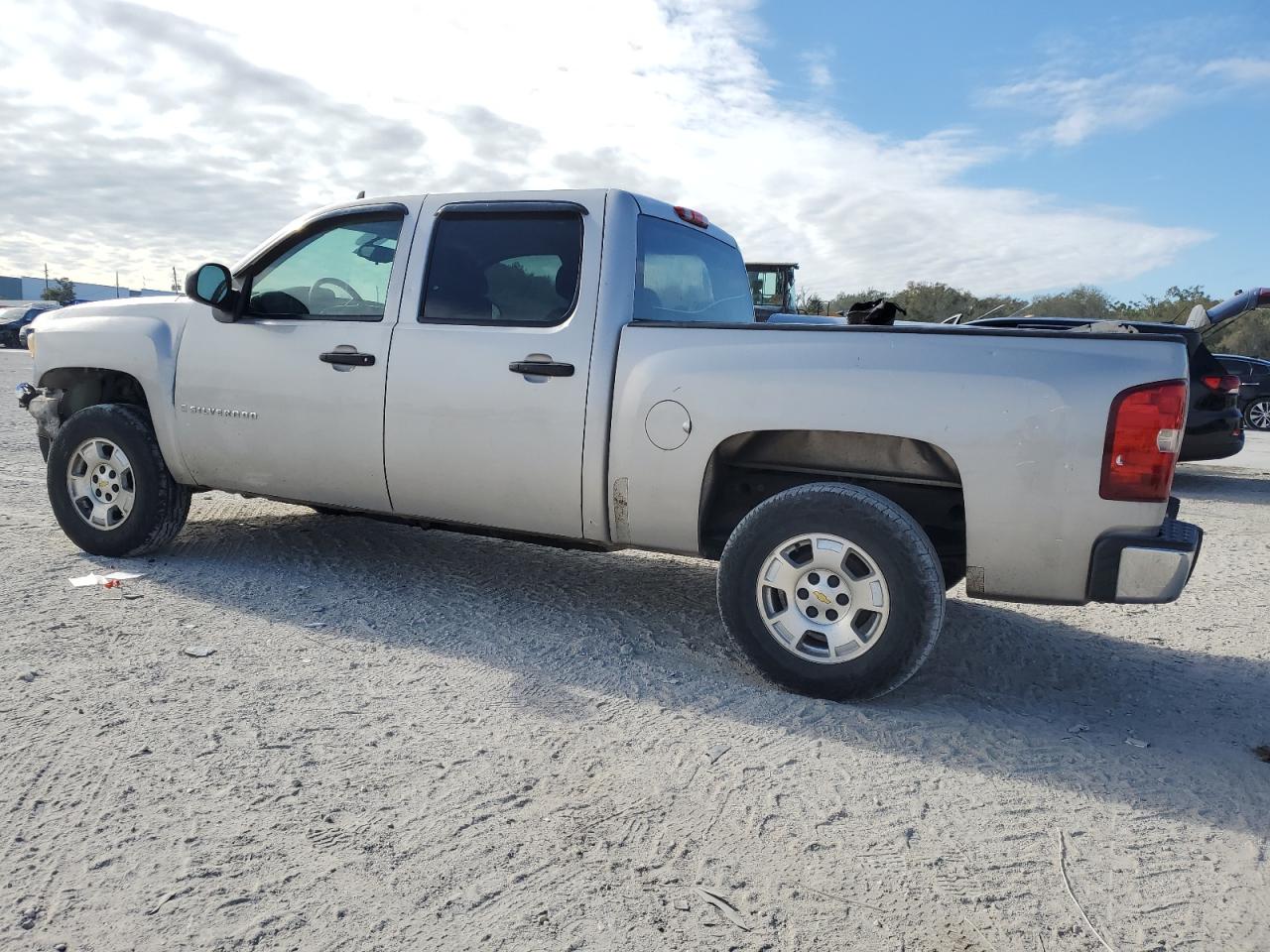 2009 Chevrolet Silverado - Image 2