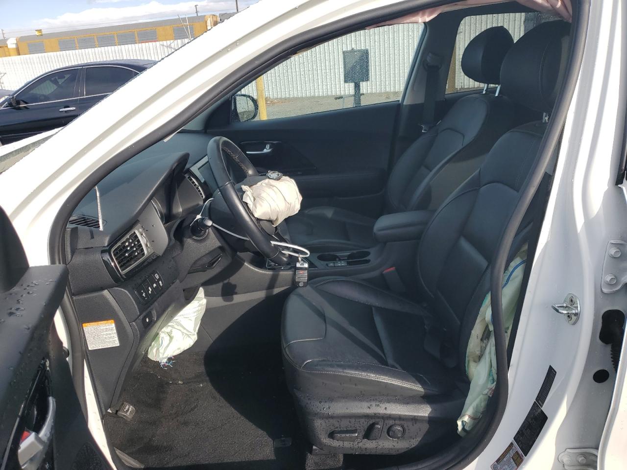 2019 Kia Niro Touring VIN: KNDCE3LC2K5323834 Lot: 88586555