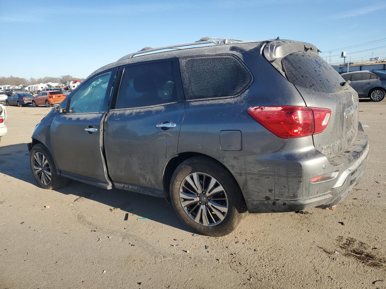 2018 Nissan Pathfinder - Image 2