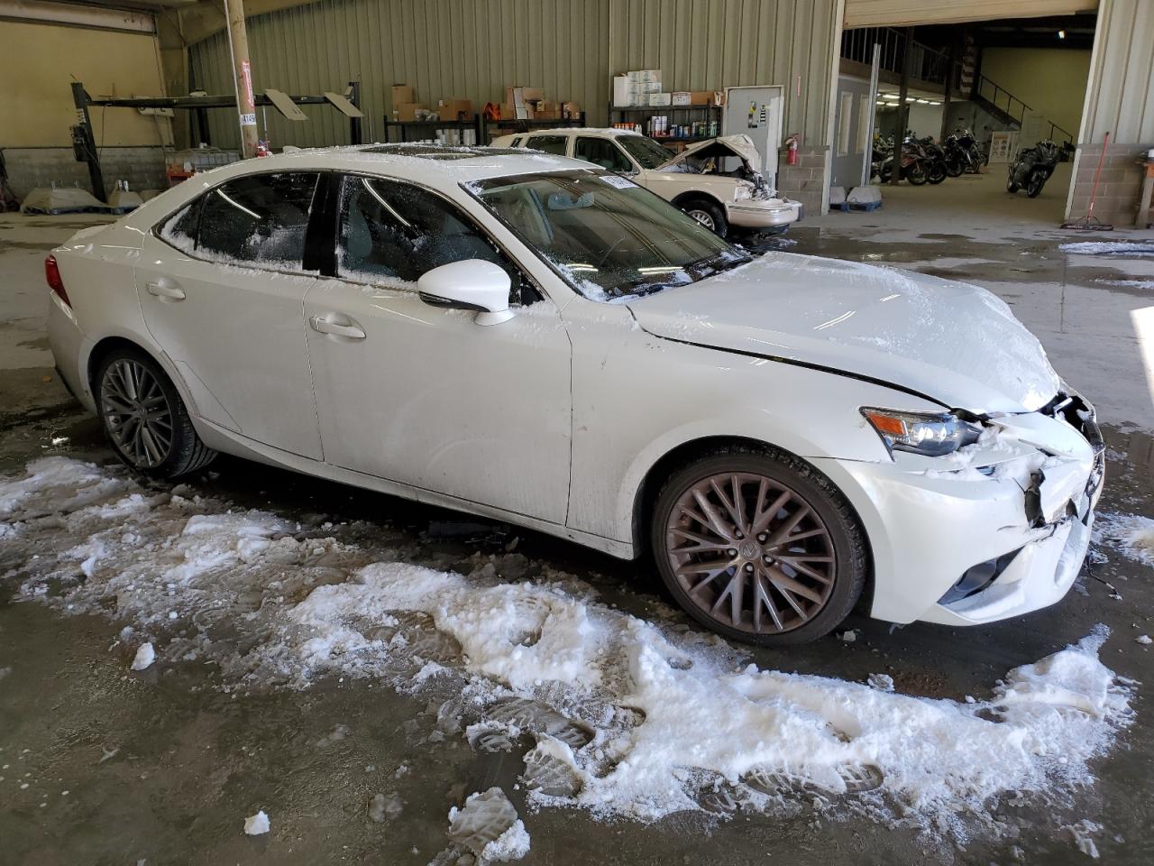 2015 Lexus IS - Image 4