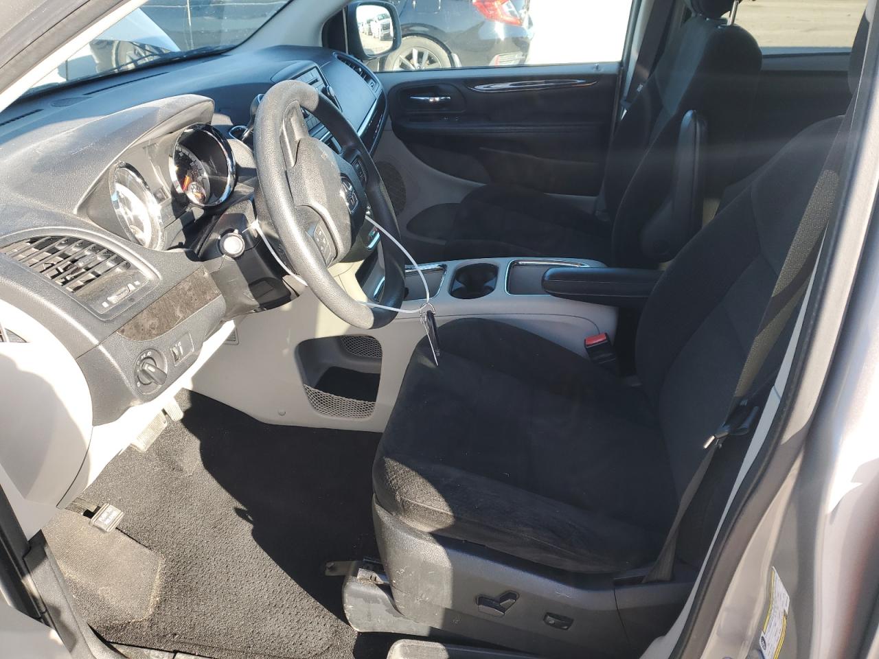 2016 Dodge Caravan - Image 7