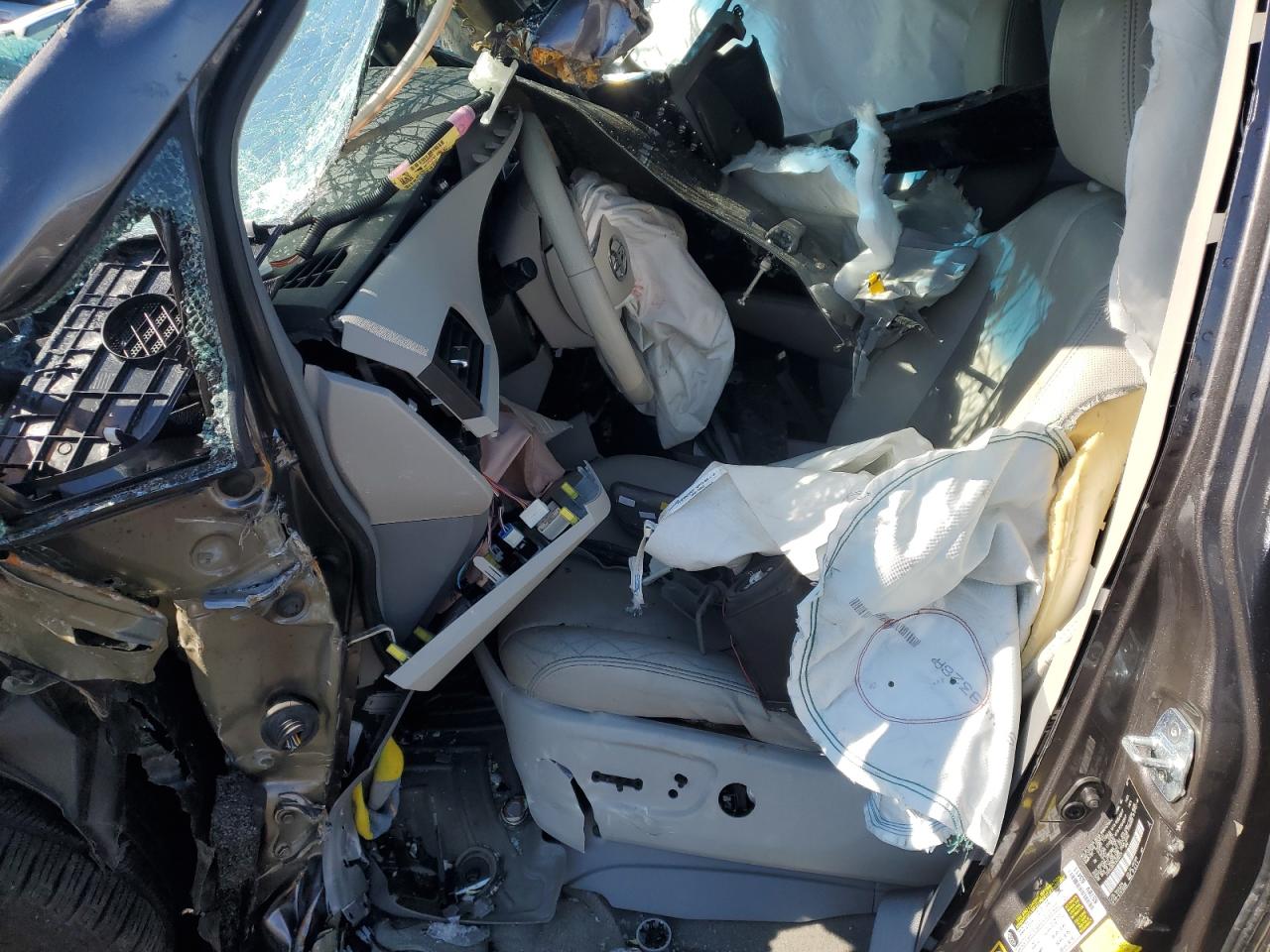 2014 Toyota Sienna - Image 7