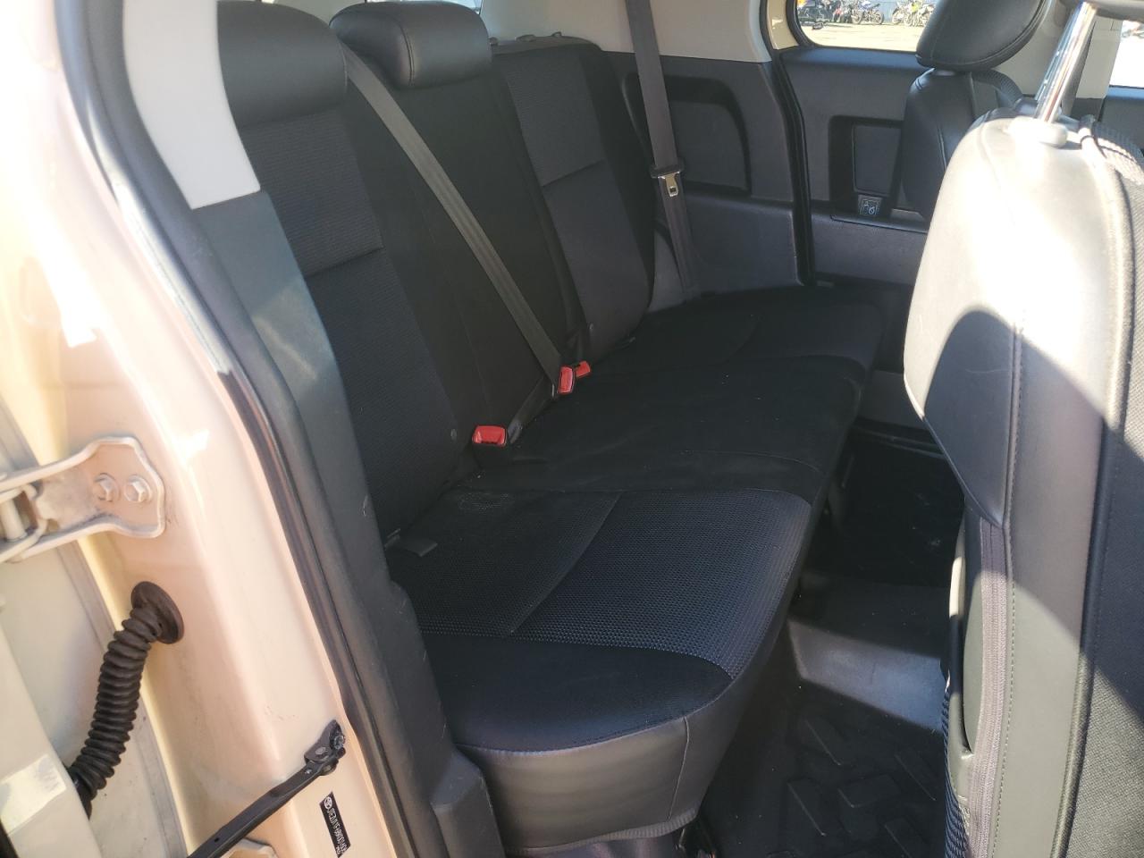 2008 Toyota FJ Cruiser - Image 11