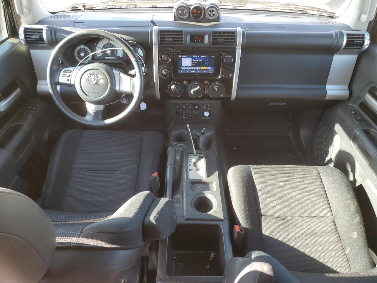 2010 Toyota FJ Cruiser - Image 8