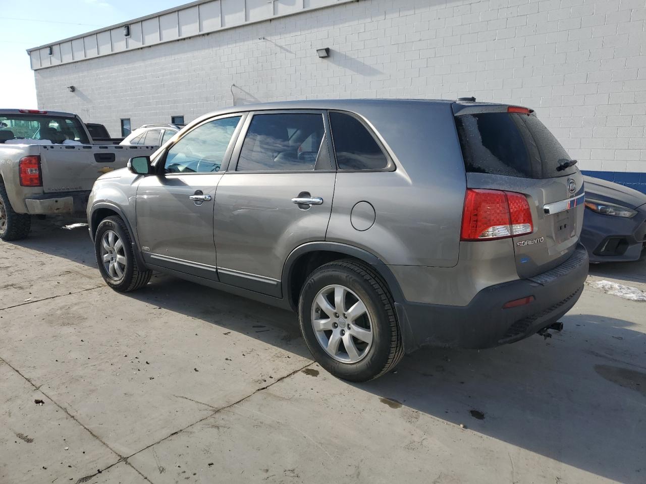 VIN 5XYKTDA68DG417800 2013 KIA SORENTO no.2