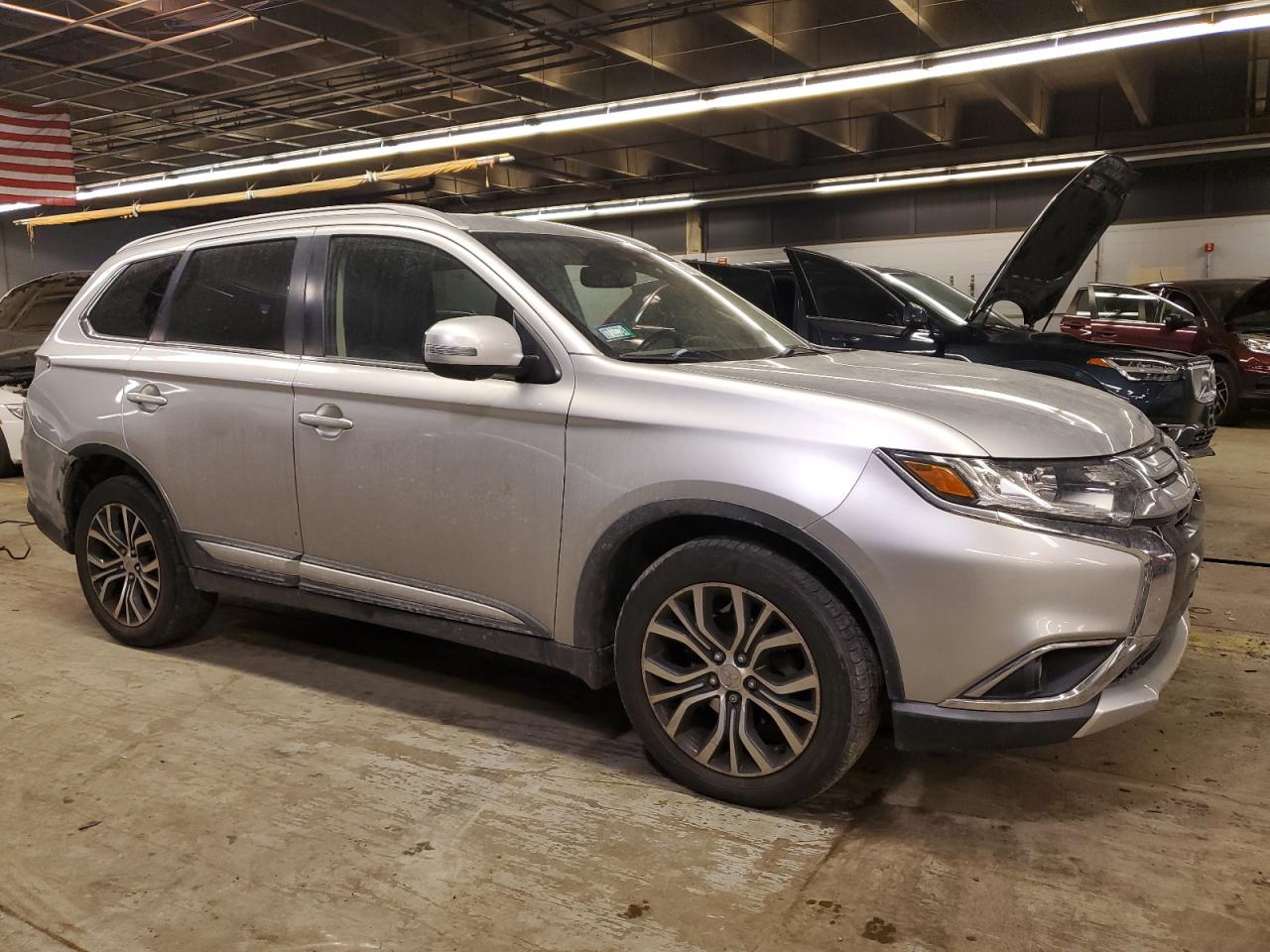 2018 Mitsubishi Outlander - Image 4