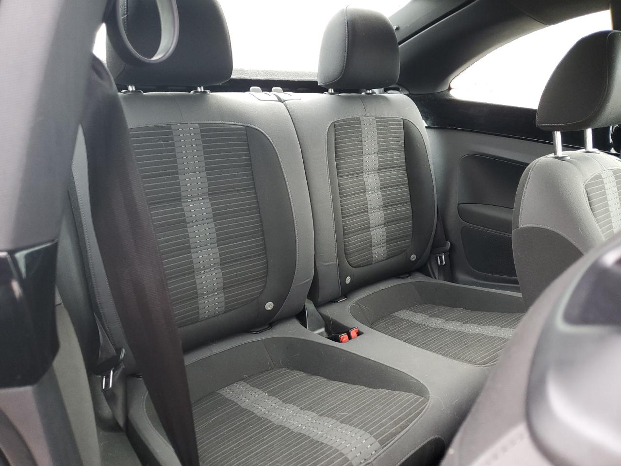 2013 Volkswagen Beetle - Image 10