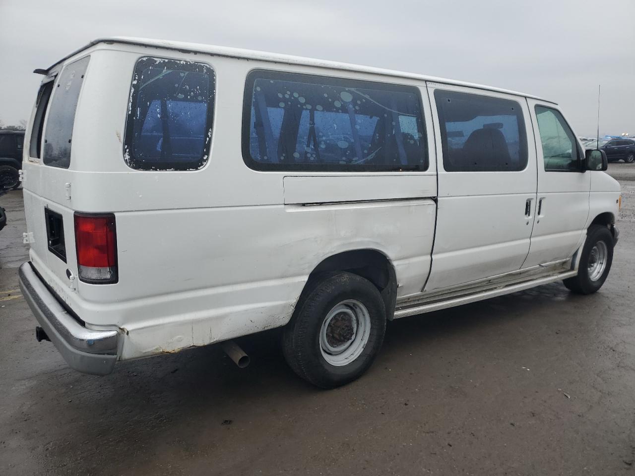 2000 Ford Econoline - Image 3