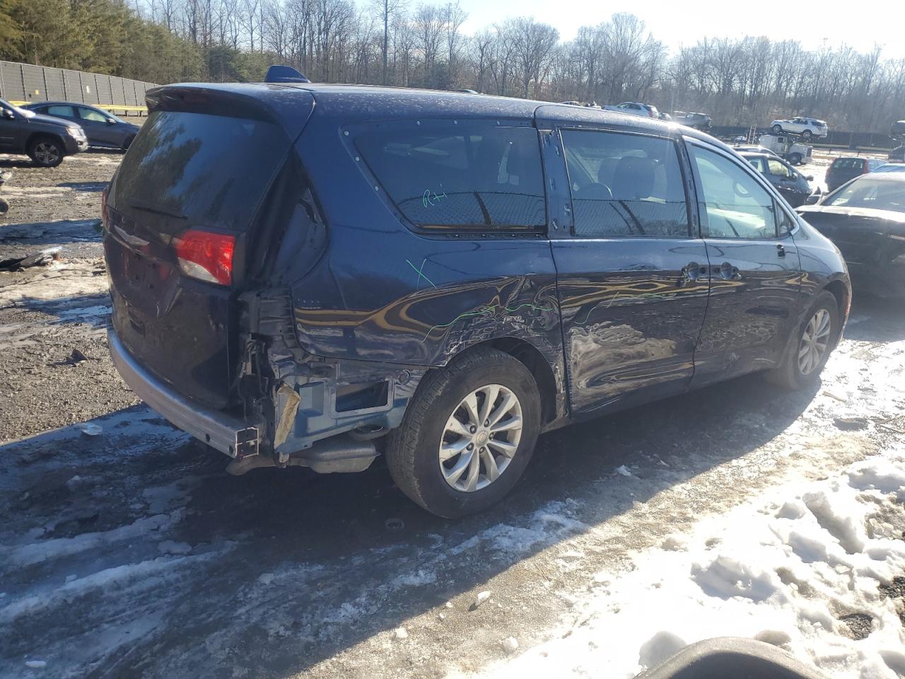 2018 Chrysler Pacifica - Image 3