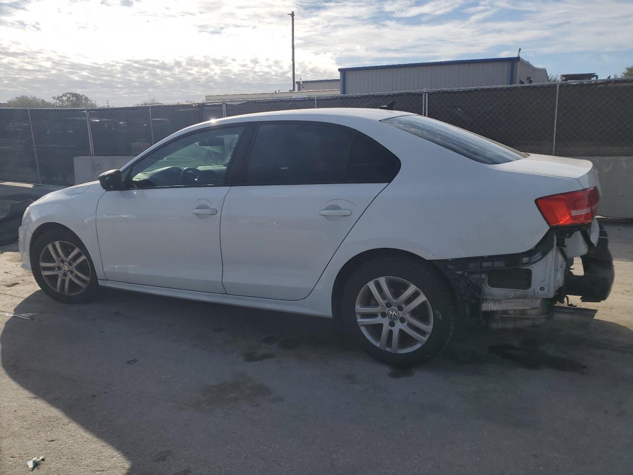 2015 Volkswagen Jetta - Image 2