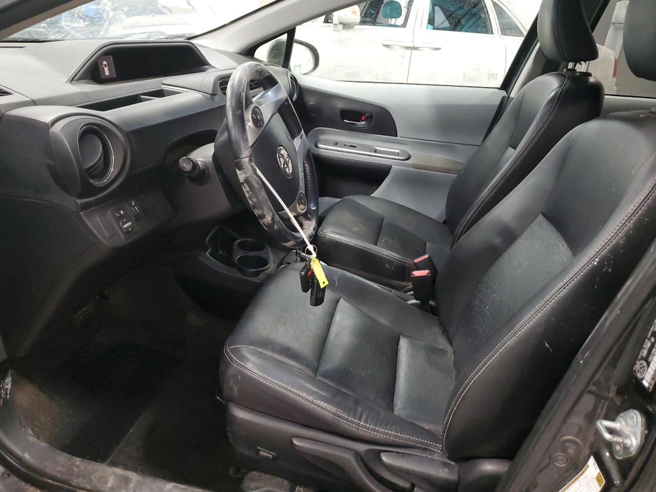 2013 Toyota Prius - Image 7