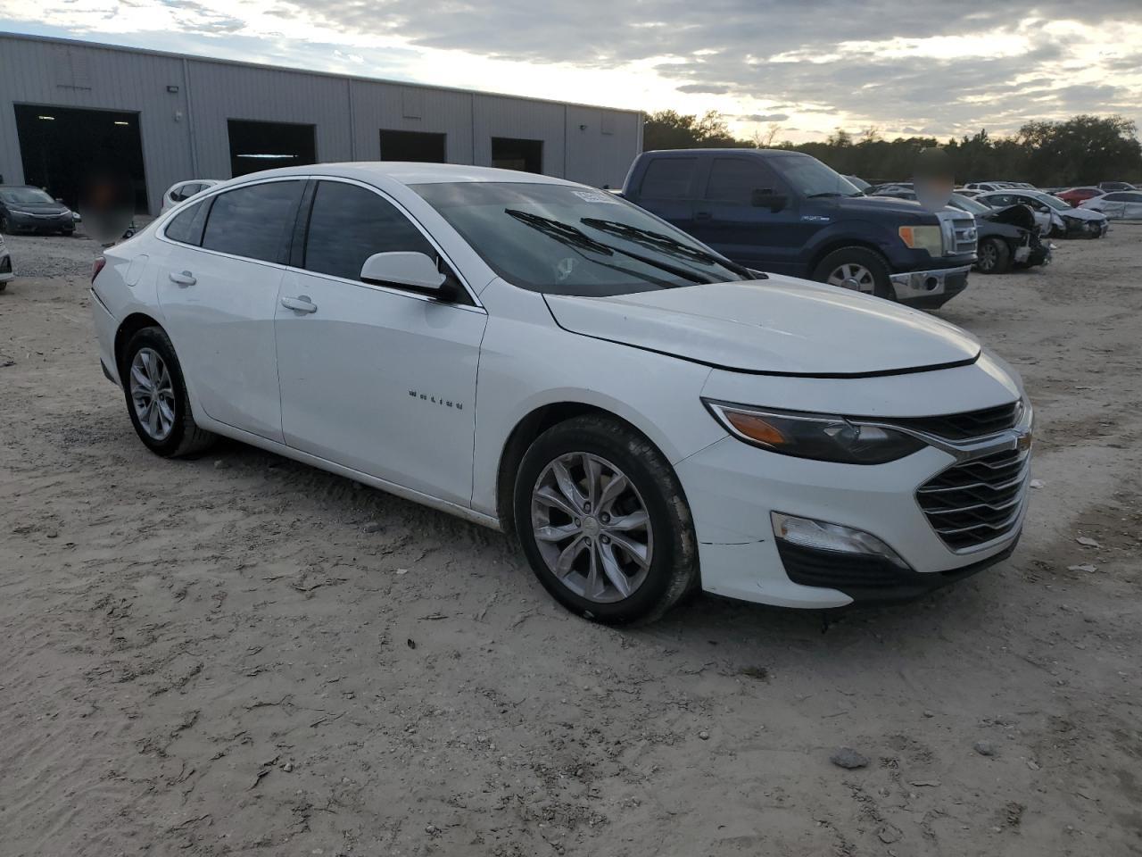 2019 Chevrolet Malibu - Image 4