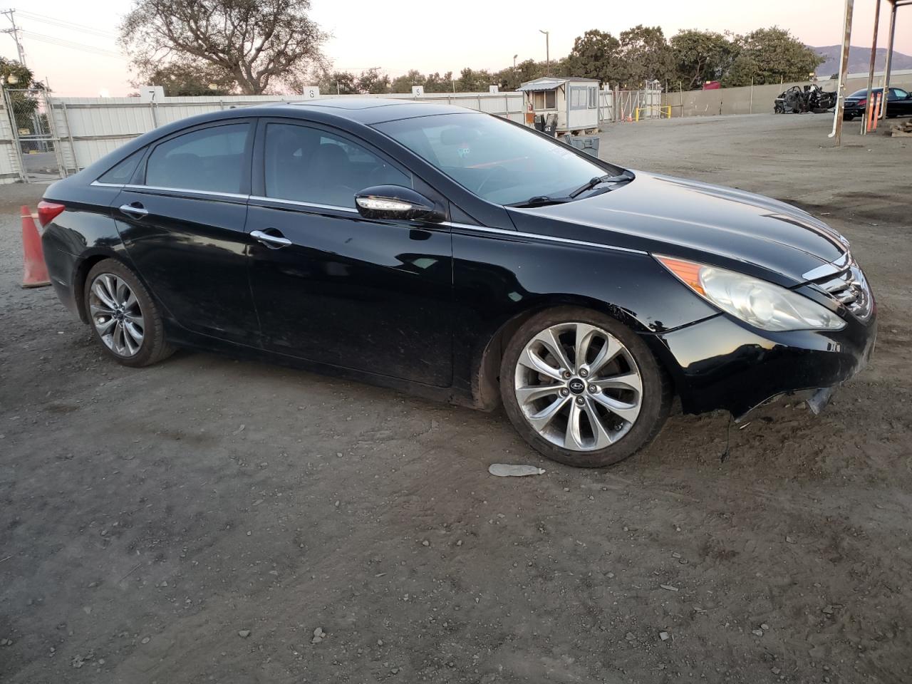 2011 Hyundai Sonata - Image 4