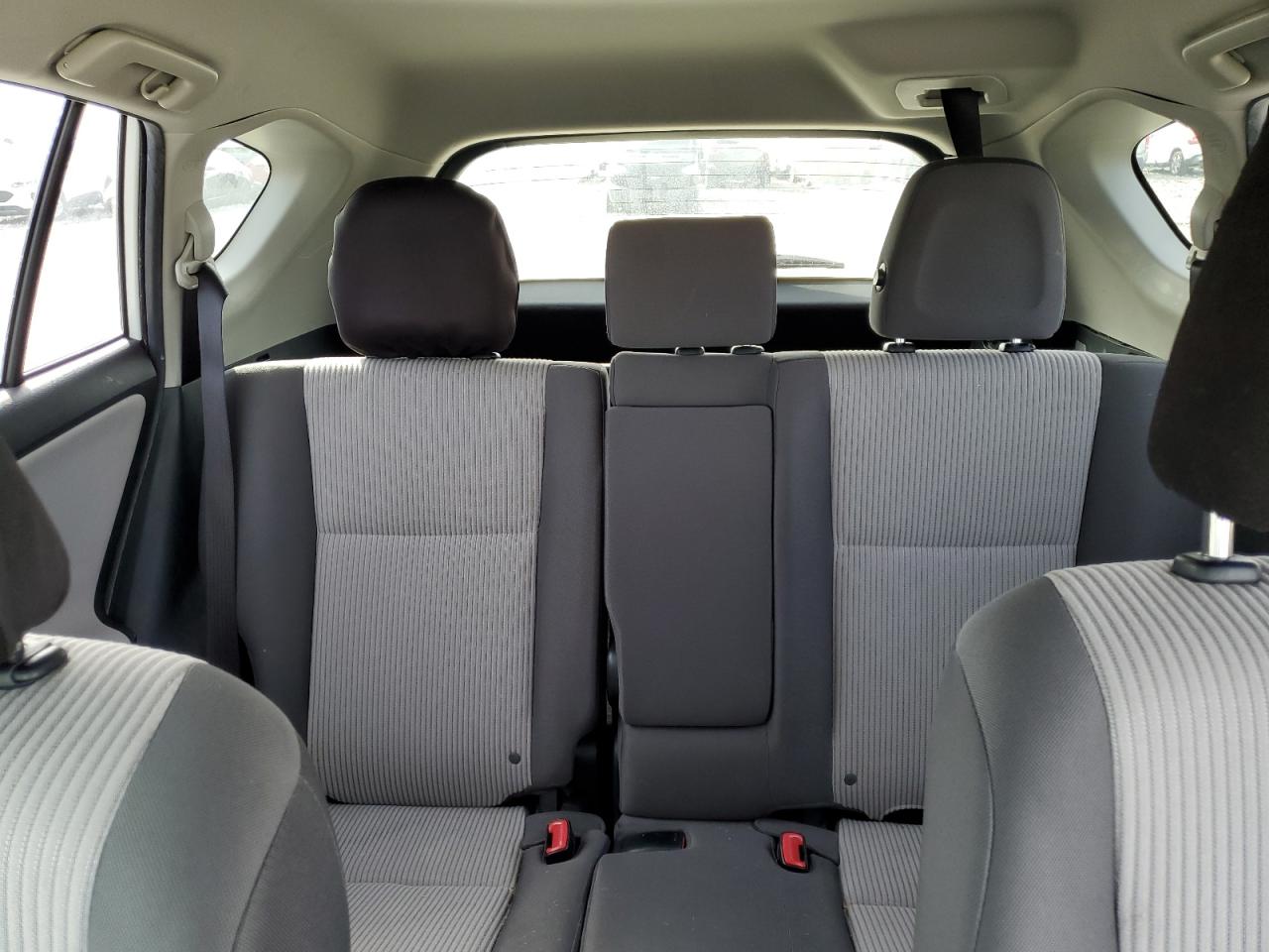 2015 Toyota RAV 4 - Image 10