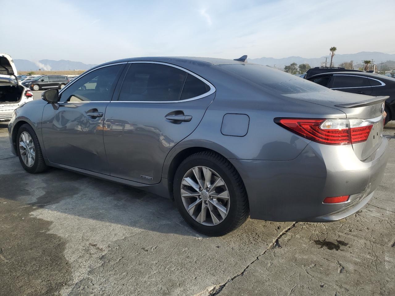 2014 Lexus ES - Image 2