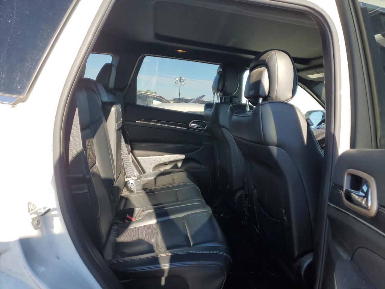 2015 Jeep Grand Cherokee - Image 10