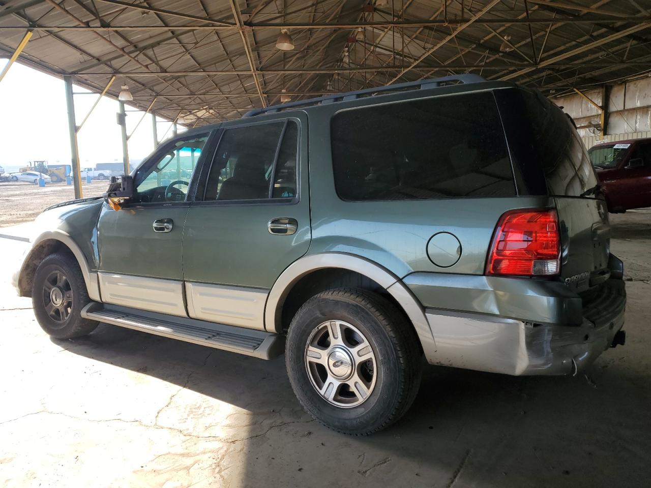 2005 Ford Expedition - Image 2
