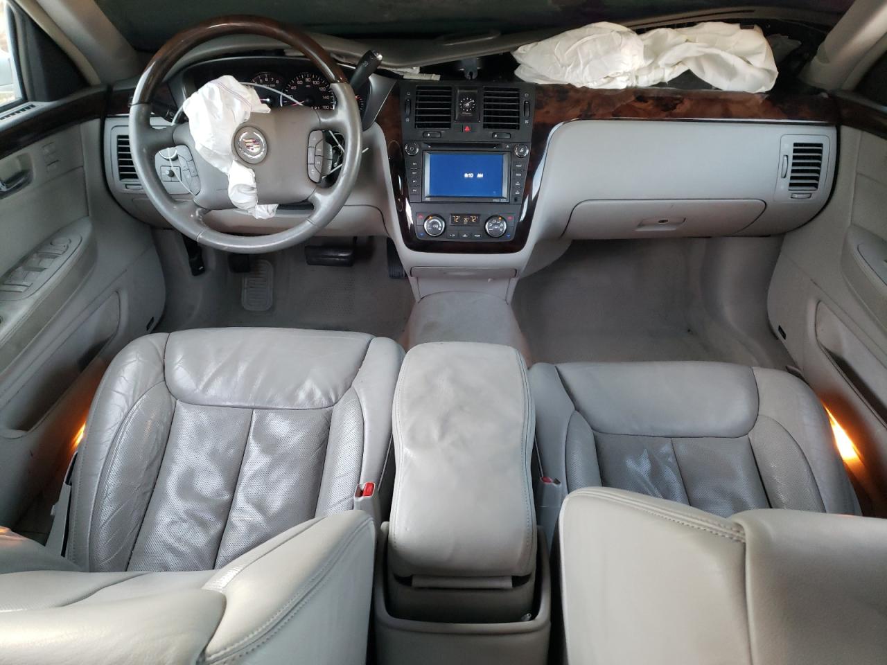 2011 Cadillac DTS - Image 8