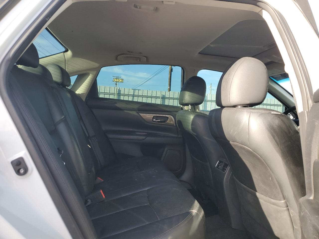2015 Nissan Altima - Image 10