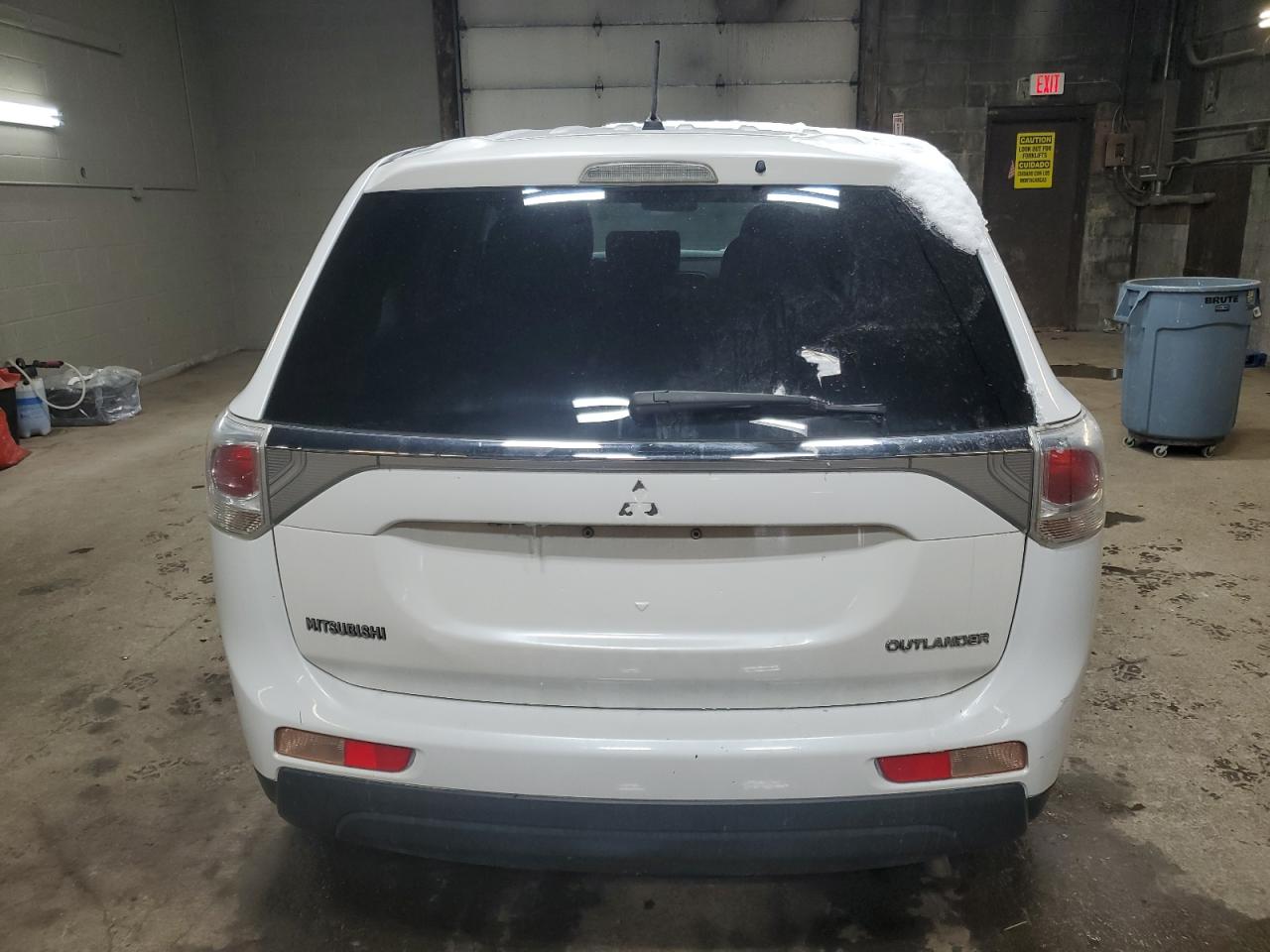 2014 Mitsubishi Outlander - Image 6