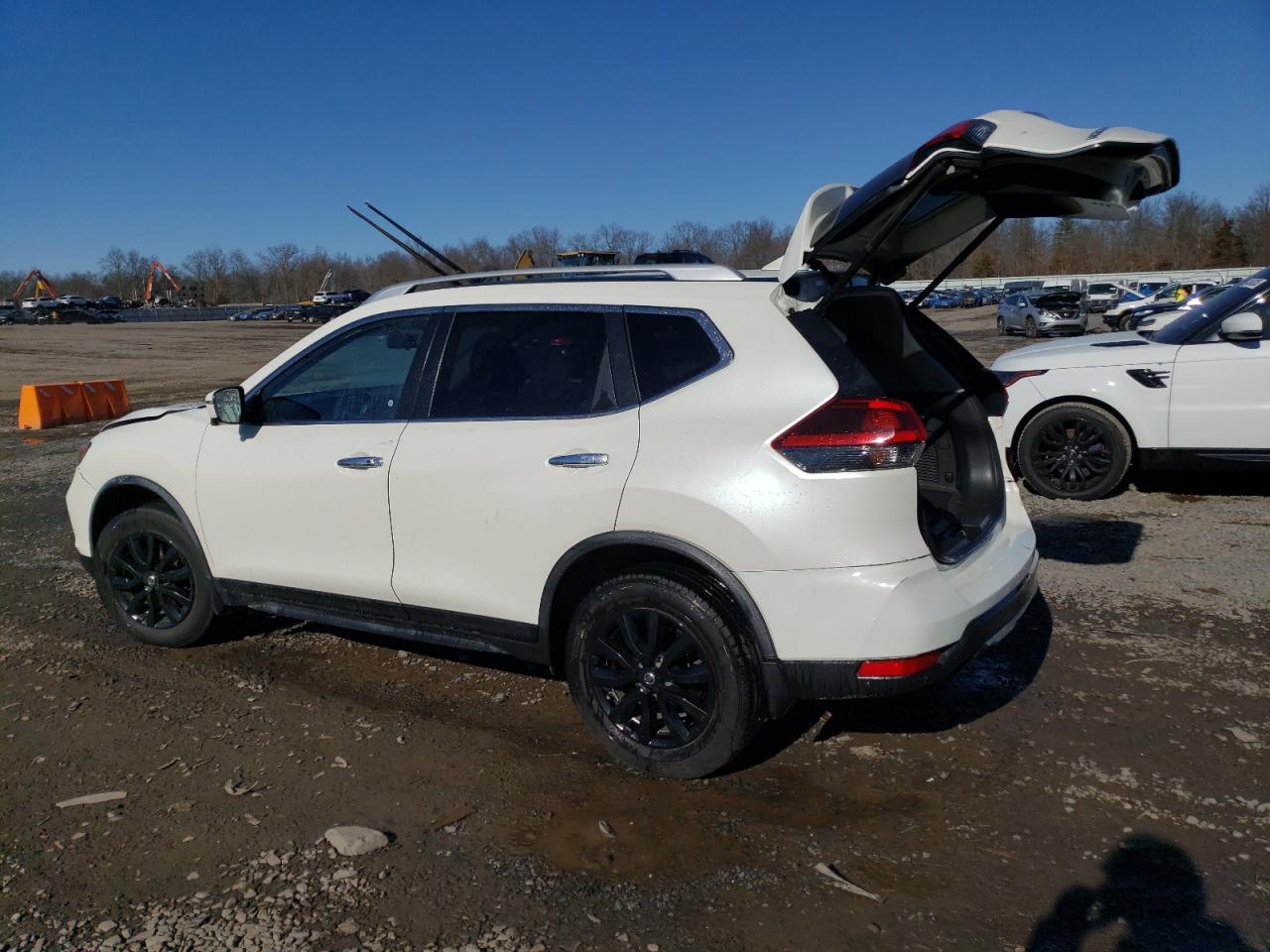 2018 Nissan Rogue - Image 2