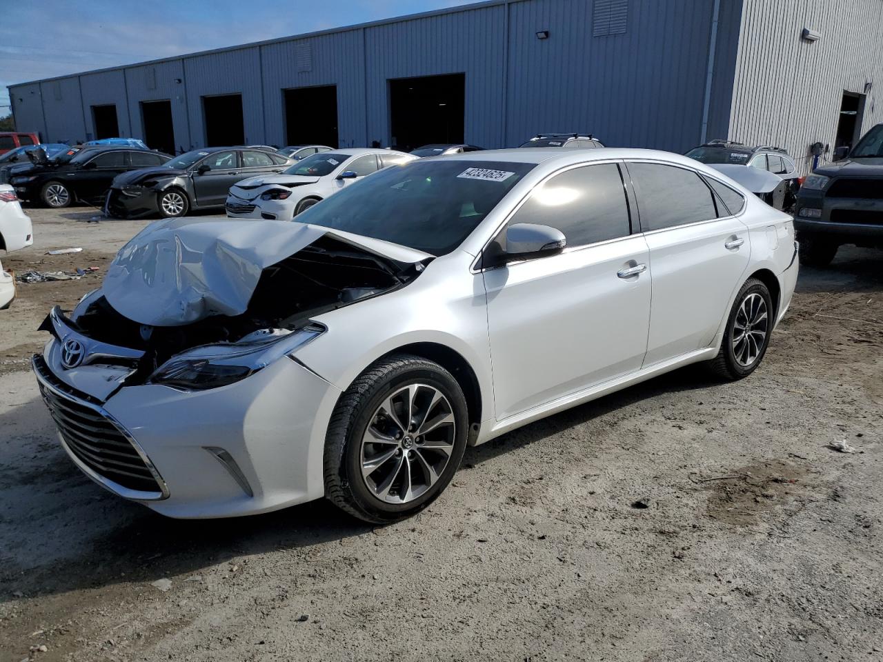 2016 Toyota Avalon - Image 1