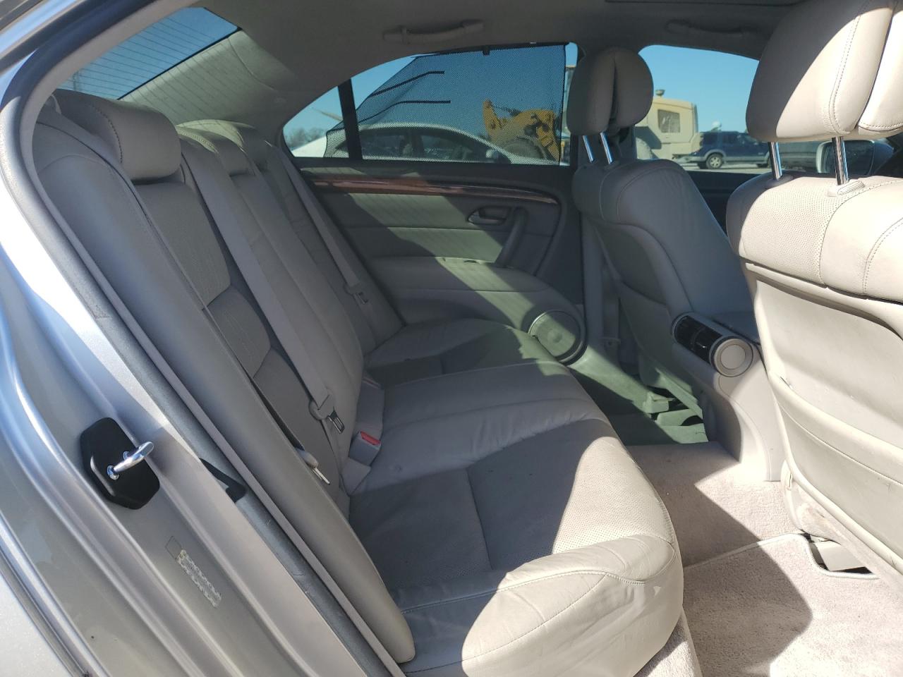 2005 Acura RL - Image 10