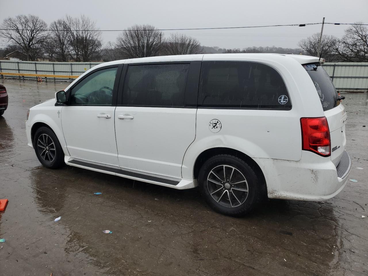2019 Dodge Caravan - Image 2