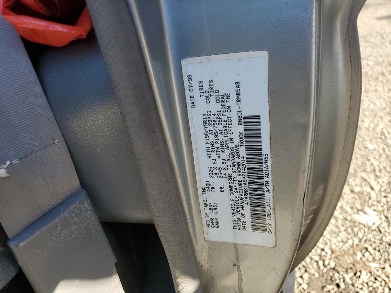 1993 Toyota Pickup - Image 12
