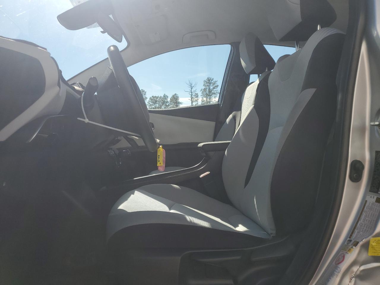 2017 Toyota Prius - Image 7