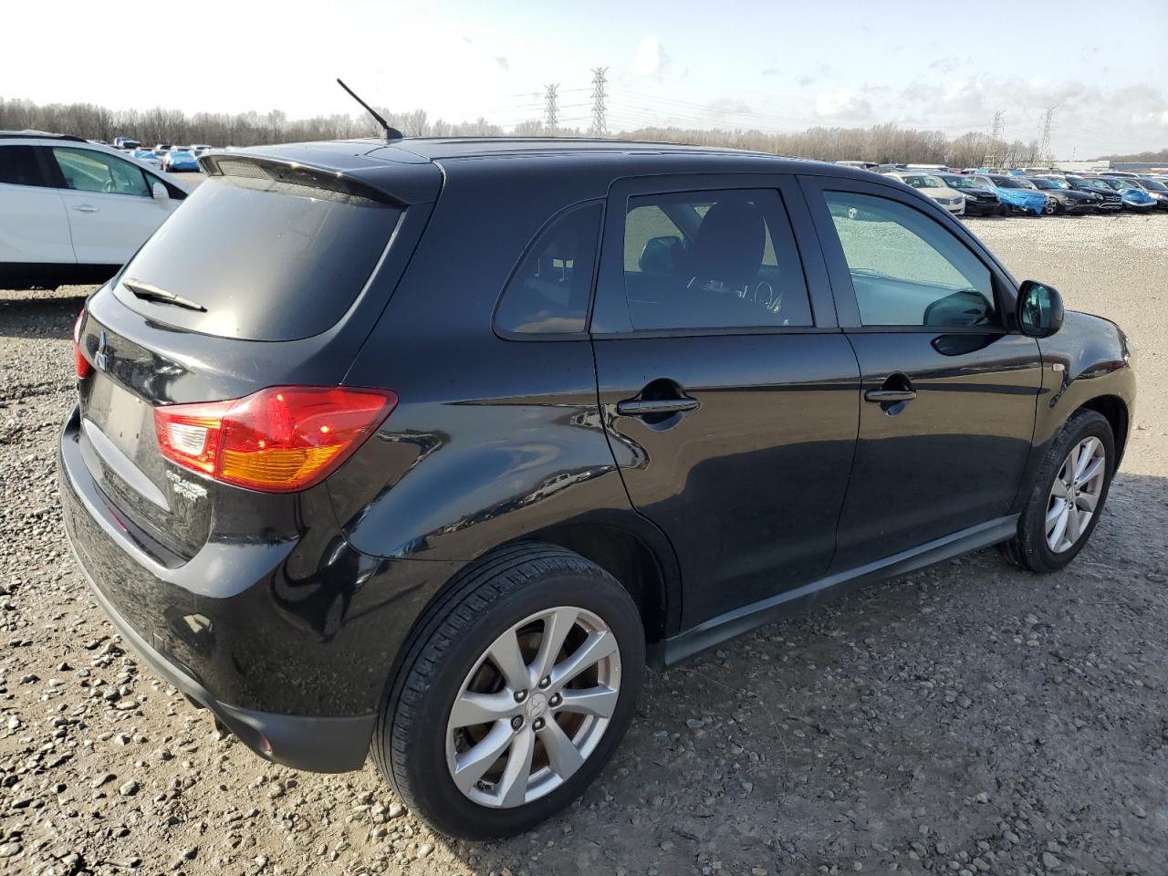2015 Mitsubishi Outlander - Image 3